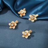 AWAYTR Золотые цветочные заколки для волос