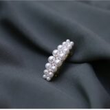 Металлическая заколка с жемчугом