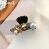 Заколки-крабы с жемчугом и пчелкой