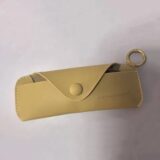Подвесной чехол для солнцезащитных очков из искусственной кожи