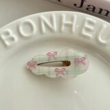 Пластиковая заколка для волос в виде сердца